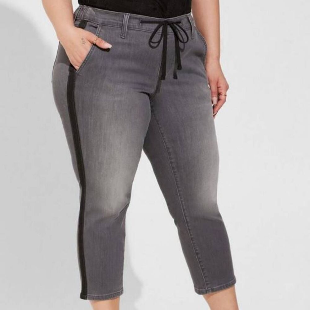 Torrid Feel The Fit Pull On Cropped Jeans